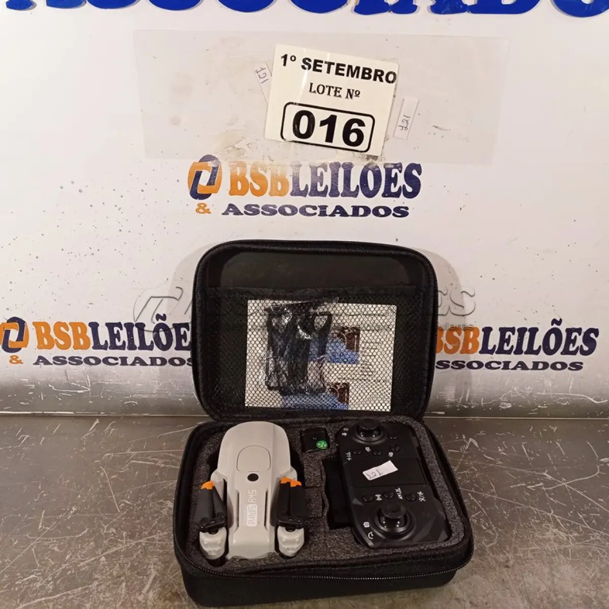 LOTE 016 - 01 DRONE SKY SPIRIT. (NO ESTADO) ATENÇÃO! FAZER A VISITAÇÃO ANTES DE ARREMATAR, NÃO SABEMOS SE FUNCIONA. LEILÃO NÃO TEM GARANTIA E NEM DEVOLUÇÃO, SUJEITO A POSSÍVEIS AVARIAS VISÍVEIS/OCULTAS E/OU AUSÊNCIA DE COMPONENTES.