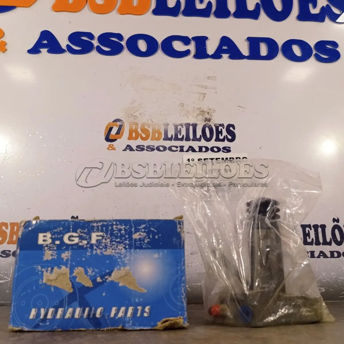 LOTE 260 - 01 BOMBA AUXILIAR DE EMBREAGEM. (NO ESTADO) ATENÇÃO! FAZER A VISITAÇÃO ANTES DE ARREMATAR, NÃO SABEMOS SE FUNCIONA. LEILÃO NÃO TEM GARANTIA E NEM DEVOLUÇÃO, SUJEITO A POSSÍVEIS AVARIAS VISÍVEIS/OCULTAS E/OU AUSÊNCIA DE COMPONENTES.