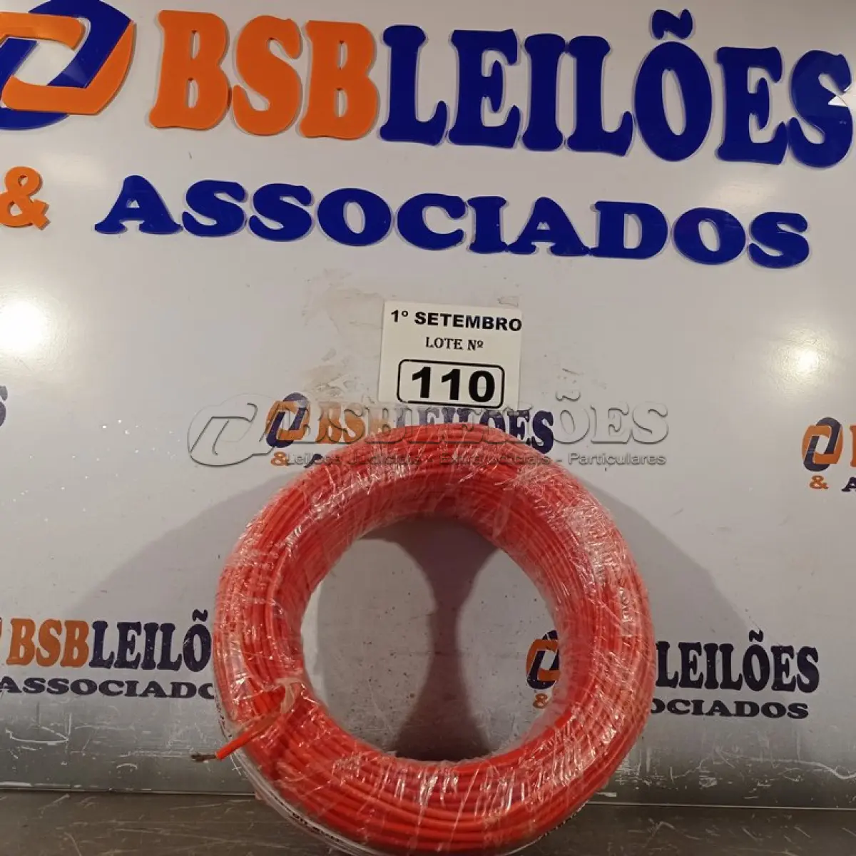 LOTE 110 - 01 ROLO DE CABO FLEXÍVEL 100M 4MM NA COR VERMELHA. (NO ESTADO) ATENÇÃO! FAZER A VISITAÇÃO ANTES DE ARREMATAR, NÃO SABEMOS SE FUNCIONA. LEILÃO NÃO TEM GARANTIA E NEM DEVOLUÇÃO, SUJEITO A POSSÍVEIS AVARIAS VISÍVEIS/OCULTAS E/OU AUSÊNCIA DE COMPONENTES.
