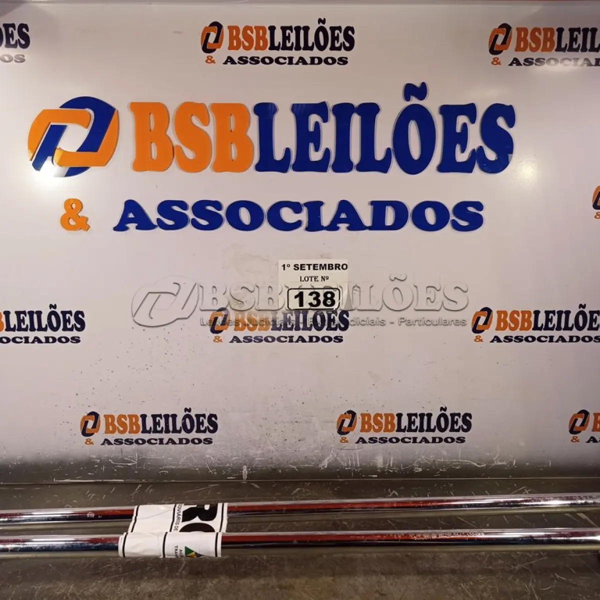 LOTE 138 - 02 BARRAS DE APOIO PARA BANHEIRO. (NO ESTADO) ATENÇÃO! FAZER A VISITAÇÃO ANTES DE ARREMATAR, NÃO SABEMOS SE FUNCIONA. LEILÃO NÃO TEM GARANTIA E NEM DEVOLUÇÃO, SUJEITO A POSSÍVEIS AVARIAS VISÍVEIS/OCULTAS E/OU AUSÊNCIA DE COMPONENTES.