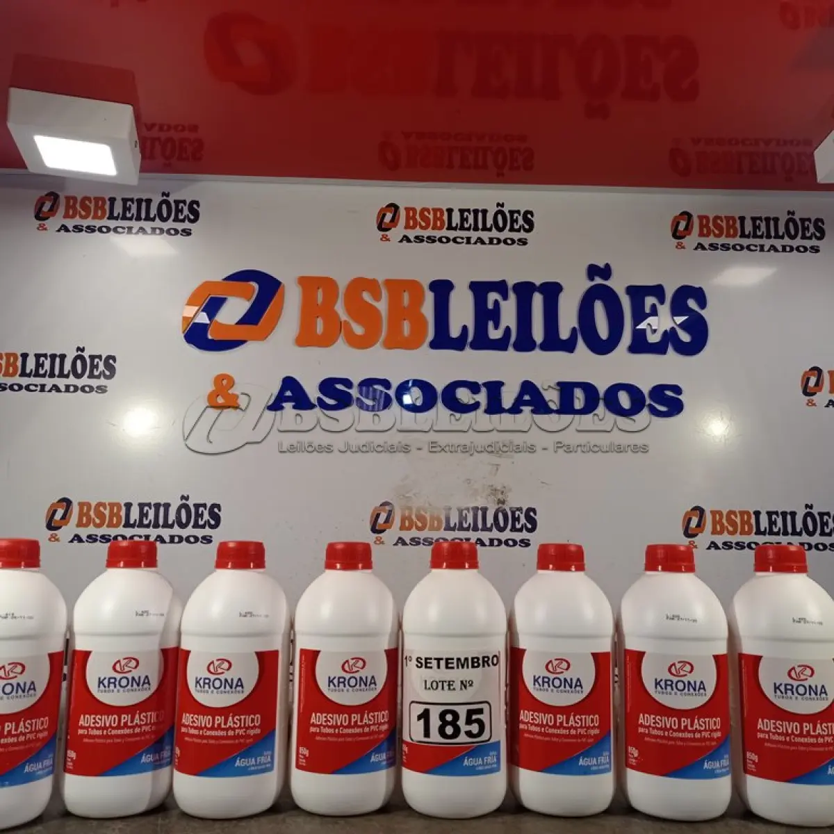 LOTE 185 - 08 TUBOS DE ADESIVO PLÁSTICO PARA TUBOS E CONEXÕES DE PVC RÍGIDO LINHA ÁGUA FRIA 850G. (NO ESTADO) ATENÇÃO! FAZER A VISITAÇÃO ANTES DE ARREMATAR, NÃO SABEMOS SE FUNCIONA. LEILÃO NÃO TEM GARANTIA E NEM DEVOLUÇÃO, SUJEITO A POSSÍVEIS AVARIAS VISÍVEIS/OCULTAS E/OU AUSÊNCIA DE COMPONENTES.