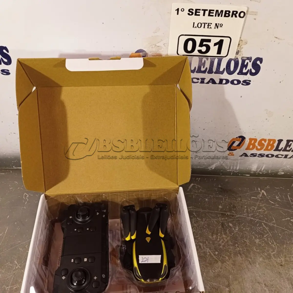 LOTE 051 - 01 DRONE M8. (NO ESTADO) ATENÇÃO! FAZER A VISITAÇÃO ANTES DE ARREMATAR, NÃO SABEMOS SE FUNCIONA. LEILÃO NÃO TEM GARANTIA E NEM DEVOLUÇÃO, SUJEITO A POSSÍVEIS AVARIAS VISÍVEIS/OCULTAS E/OU AUSÊNCIA DE COMPONENTES.
