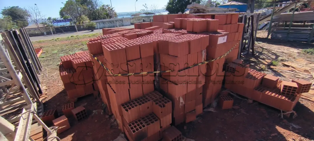 LOTE 103 - 01 LOTE COM TIJOLOS DE BARRO PARA CONSTRUÇAO(NO ESTADO)