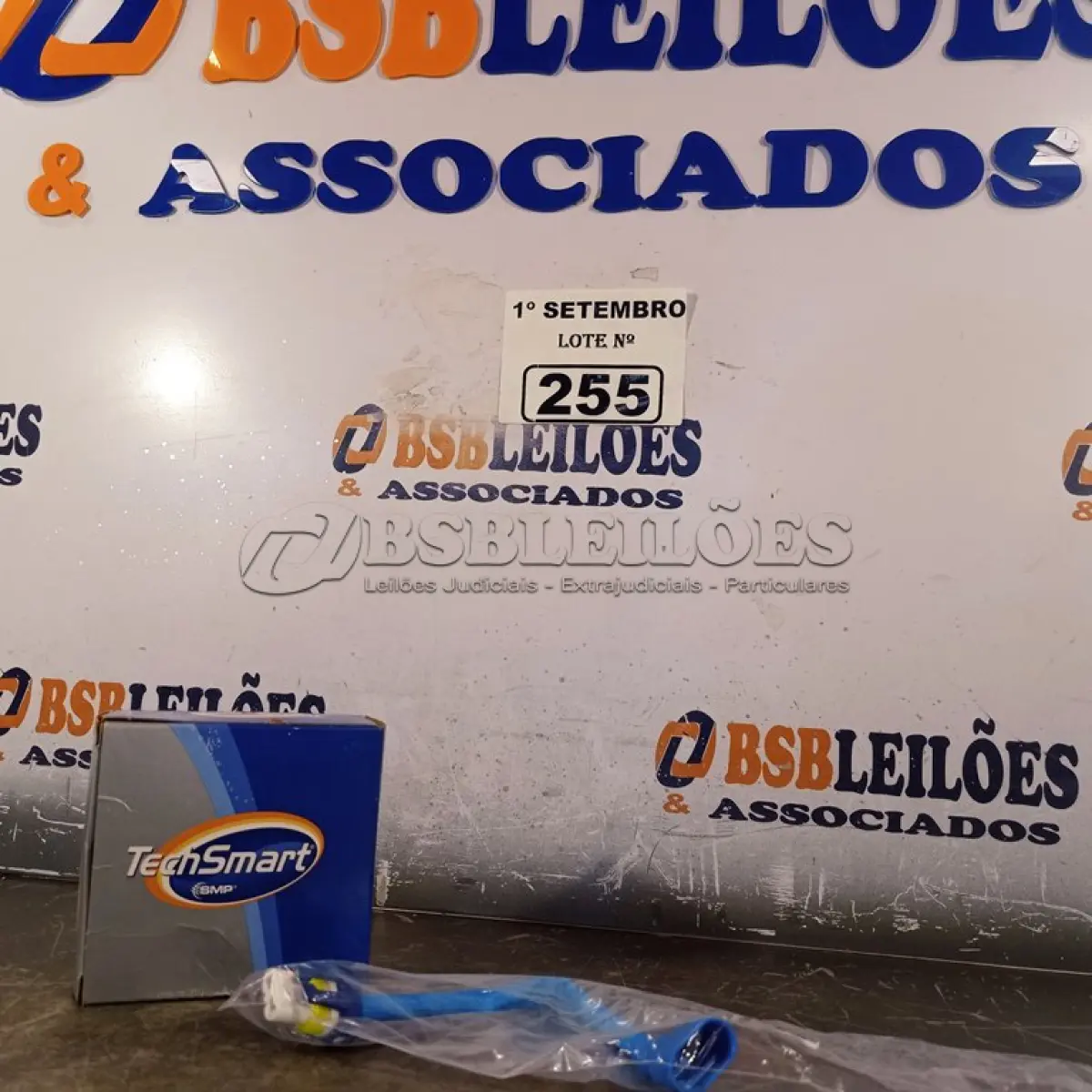LOTE 255 - 01 CHICOTE DE FIAÇÃO DO FAROL PADRÃO. (NO ESTADO) ATENÇÃO! FAZER A VISITAÇÃO ANTES DE ARREMATAR, NÃO SABEMOS SE FUNCIONA. LEILÃO NÃO TEM GARANTIA E NEM DEVOLUÇÃO, SUJEITO A POSSÍVEIS AVARIAS VISÍVEIS/OCULTAS E/OU AUSÊNCIA DE COMPONENTES.