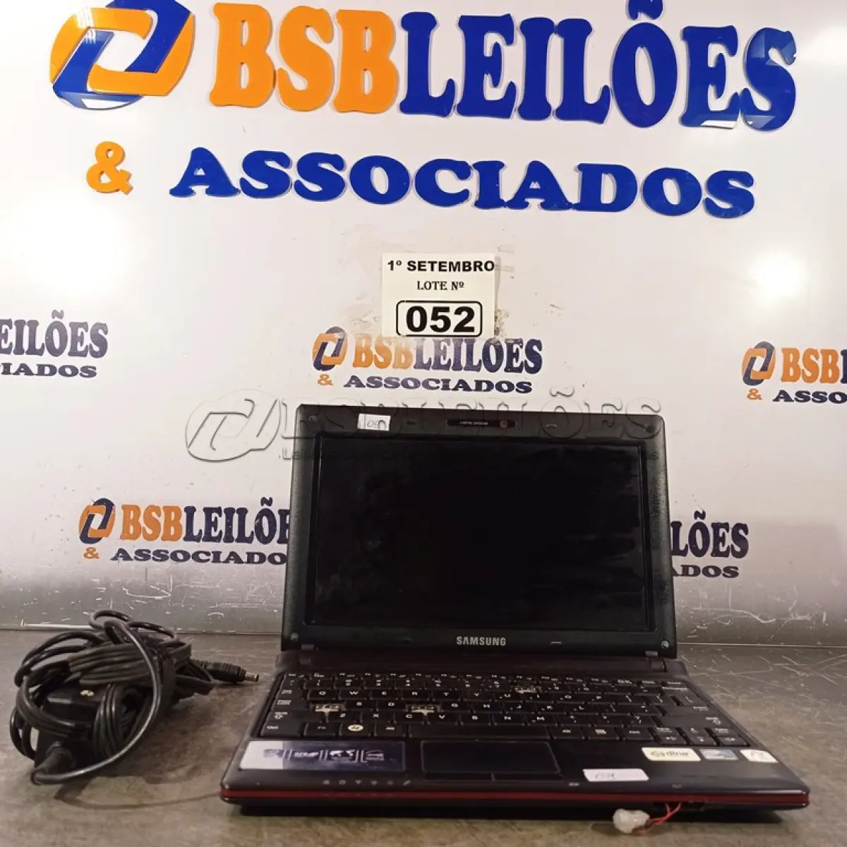 LOTE 052 - 01 NETBOOK MARCA SAMSUNG COM AVARIAS. (NO ESTADO) ATENÇÃO! FAZER A VISITAÇÃO ANTES DE ARREMATAR, NÃO SABEMOS SE FUNCIONA. LEILÃO NÃO TEM GARANTIA E NEM DEVOLUÇÃO, SUJEITO A POSSÍVEIS AVARIAS VISÍVEIS/OCULTAS E/OU AUSÊNCIA DE COMPONENTES.