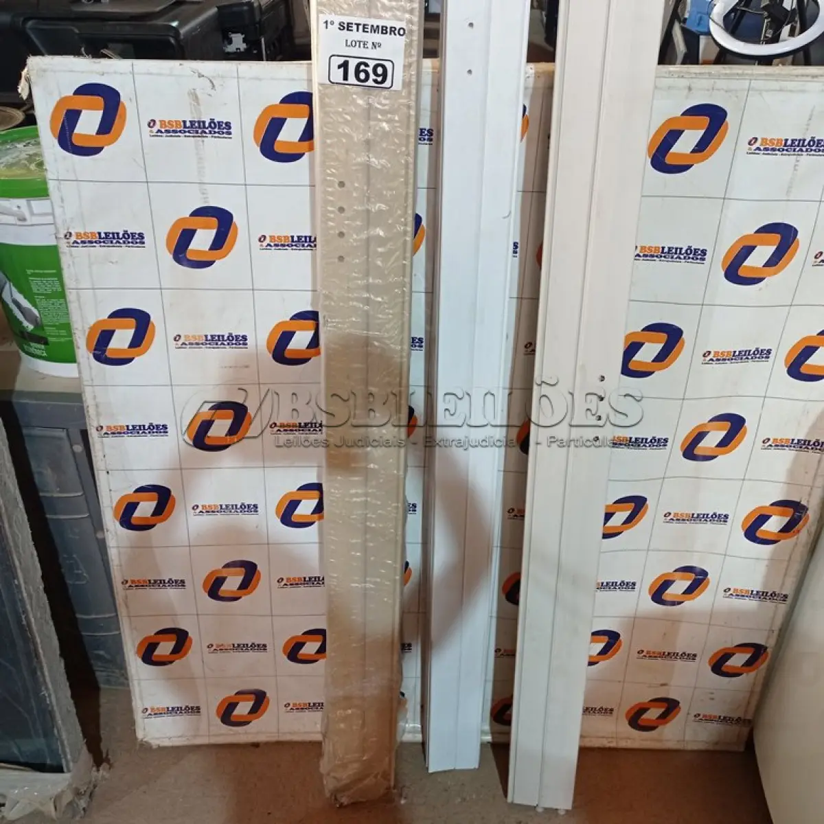 LOTE 169 - 03 PORTAS SANFONADAS EM PVC. (NO ESTADO) ATENÇÃO! FAZER A VISITAÇÃO ANTES DE ARREMATAR, NÃO SABEMOS SE FUNCIONA. LEILÃO NÃO TEM GARANTIA E NEM DEVOLUÇÃO, SUJEITO A POSSÍVEIS AVARIAS VISÍVEIS/OCULTAS E/OU AUSÊNCIA DE COMPONENTES.