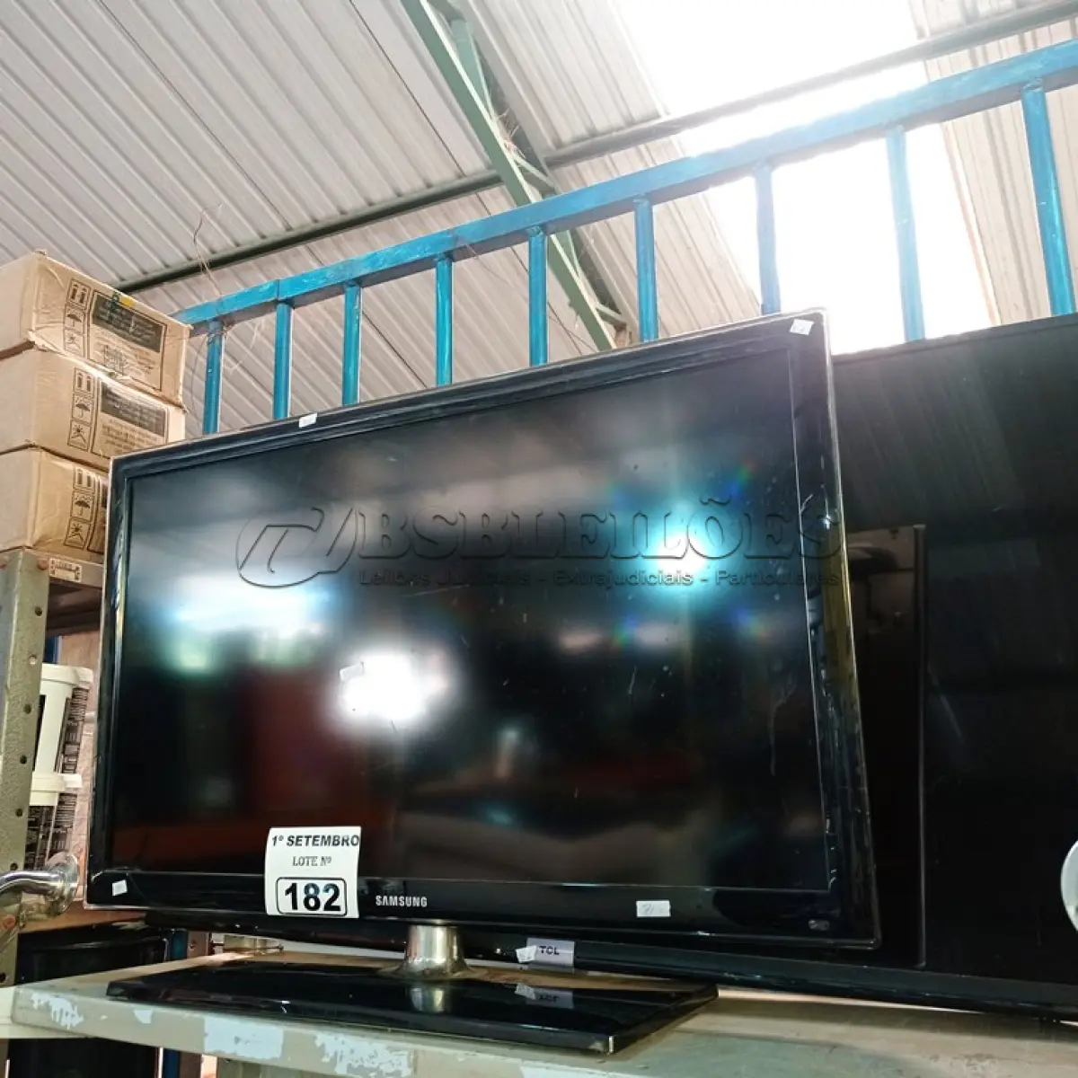 LOTE 182 - 02 TV’S MARCAS E MODELOS DIVERSOS PARA RETIRADA DE PEÇAS. (NO ESTADO) ATENÇÃO! FAZER A VISITAÇÃO ANTES DE ARREMATAR, NÃO SABEMOS SE FUNCIONA. LEILÃO NÃO TEM GARANTIA E NEM DEVOLUÇÃO, SUJEITO A POSSÍVEIS AVARIAS VISÍVEIS/OCULTAS E/OU AUSÊNCIA DE COMPONENTES.