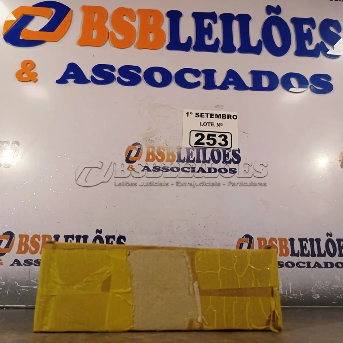 LOTE 253 - 01 BOMBA DE COMBUSTÍVEL ELÉTRICA TIPO MERCEDES. (NO ESTADO) ATENÇÃO! FAZER A VISITAÇÃO ANTES DE ARREMATAR, NÃO SABEMOS SE FUNCIONA. LEILÃO NÃO TEM GARANTIA E NEM DEVOLUÇÃO, SUJEITO A POSSÍVEIS AVARIAS VISÍVEIS/OCULTAS E/OU AUSÊNCIA DE COMPONENTES.