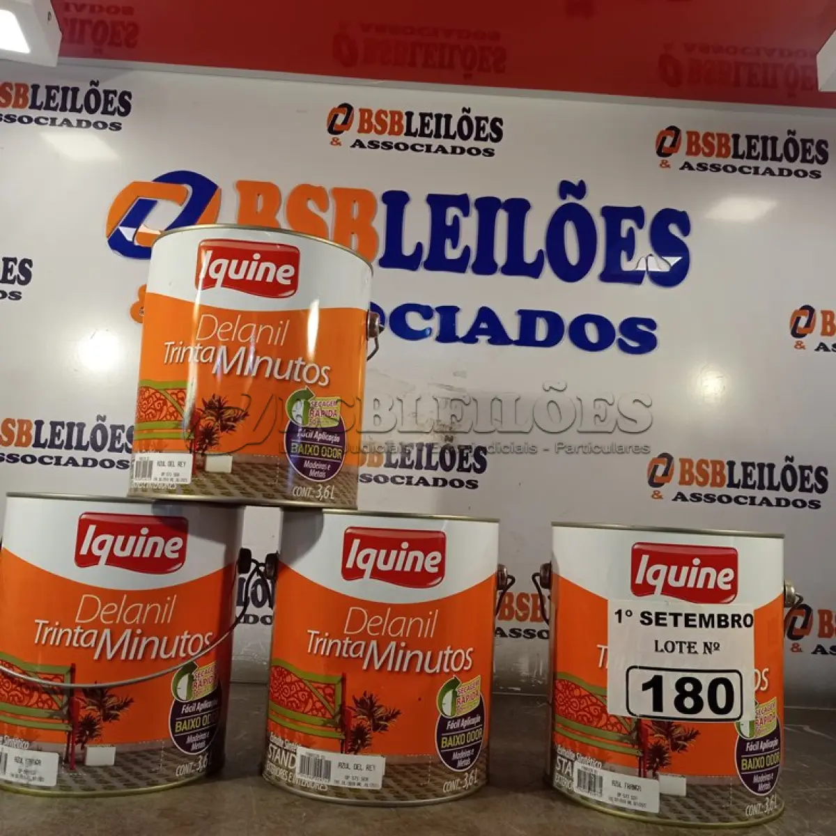 LOTE 180 - 04 LATAS DE ESMALTE SINTÉTICO IQUINE 3,6L SENDO 02 NA COR AZUL DEL REY E 02 NA COR AZUL FRANÇA. (NO ESTADO) ATENÇÃO! FAZER A VISITAÇÃO ANTES DE ARREMATAR, NÃO SABEMOS SE FUNCIONA. LEILÃO NÃO TEM GARANTIA E NEM DEVOLUÇÃO, SUJEITO A POSSÍVEIS AVARIAS VISÍVEIS/OCULTAS E/OU AUSÊNCIA DE COMPONENTES.