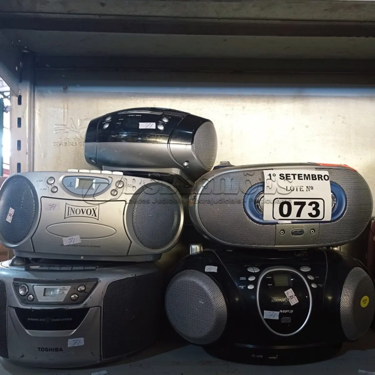 LOTE 073 - 05 APARELHOS DE SOM MARCAS E MODELOS DIVERSOS. (NO ESTADO) ATENÇÃO! FAZER A VISITAÇÃO ANTES DE ARREMATAR, NÃO SABEMOS SE FUNCIONA. LEILÃO NÃO TEM GARANTIA E NEM DEVOLUÇÃO, SUJEITO A POSSÍVEIS AVARIAS VISÍVEIS/OCULTAS E/OU AUSÊNCIA DE COMPONENTES.