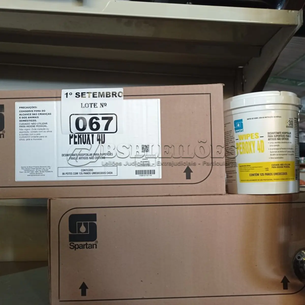 LOTE 067 - 02 CAIXAS DE PEROXY 4D, DESINFETANTE HOSPITALAR PARA SUPERFÍCIES FIXAS E ARTIGOS NÃO CRÍTICOS COM 06 POTES CADA. (NO ESTADO) ATENÇÃO! FAZER A VISITAÇÃO ANTES DE ARREMATAR, NÃO SABEMOS SE FUNCIONA. LEILÃO NÃO TEM GARANTIA E NEM DEVOLUÇÃO, SUJEITO A POSSÍVEIS AVARIAS VISÍVEIS/OCULTAS E/OU AUSÊNCIA DE COMPONENTES.