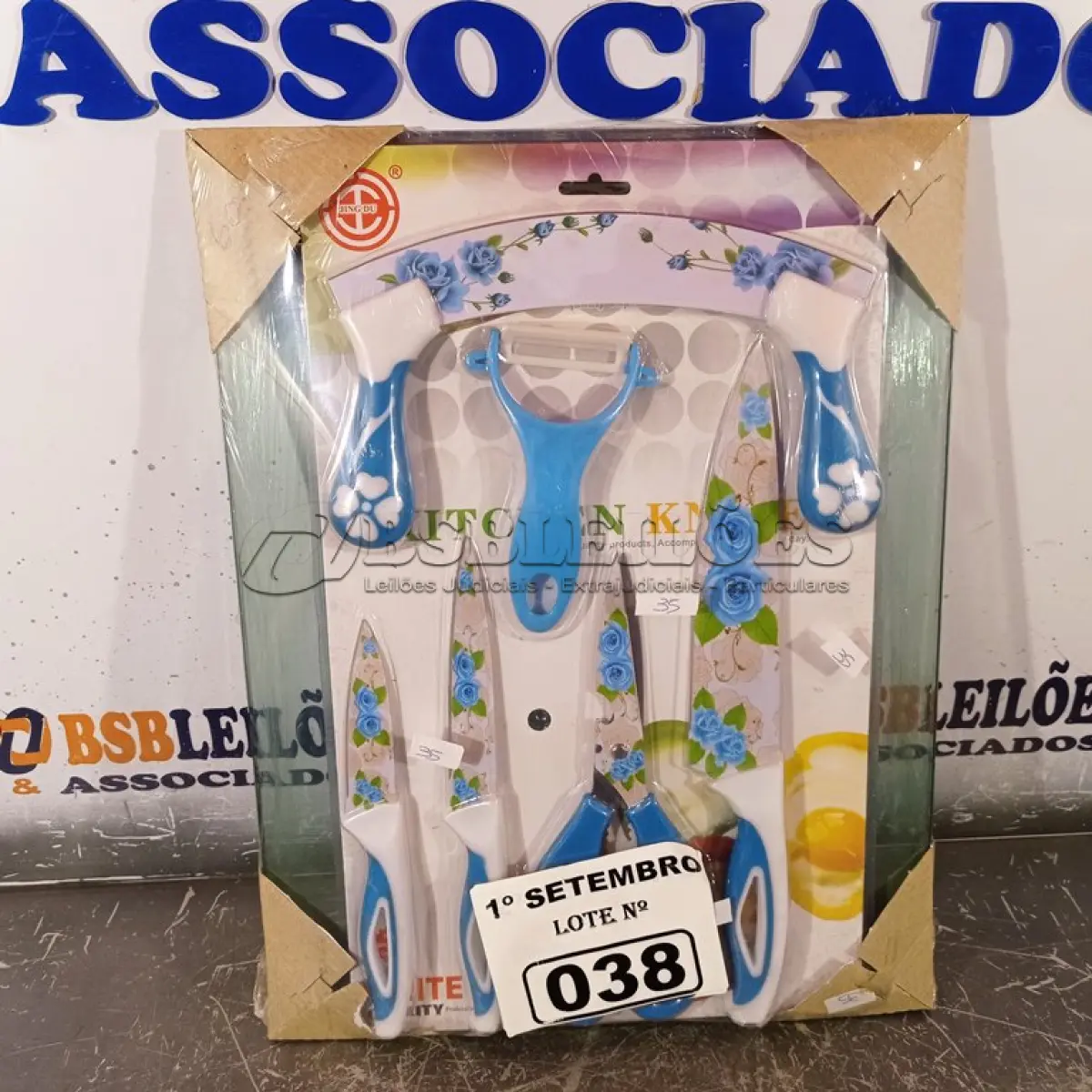 LOTE 038 - 01 KIT PARA CORTE DE FRIOS. (NO ESTADO) ATENÇÃO! FAZER A VISITAÇÃO ANTES DE ARREMATAR, NÃO SABEMOS SE FUNCIONA. LEILÃO NÃO TEM GARANTIA E NEM DEVOLUÇÃO, SUJEITO A POSSÍVEIS AVARIAS VISÍVEIS/OCULTAS E/OU AUSÊNCIA DE COMPONENTES.
