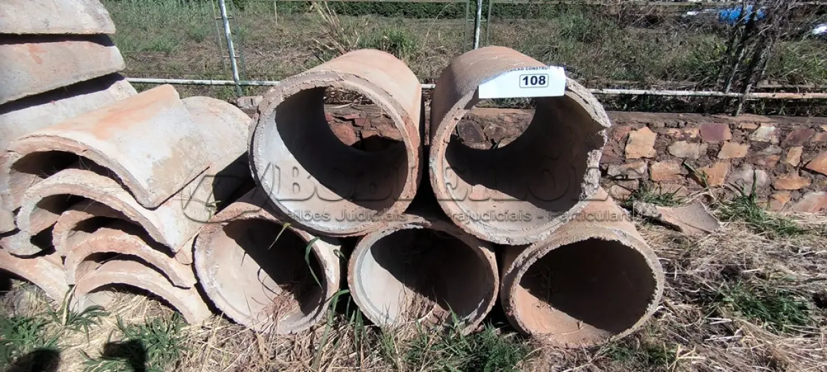 LOTE 108 - 05 MANILHA EM CONCRETO 1METO X70CM (NO ESTADO)