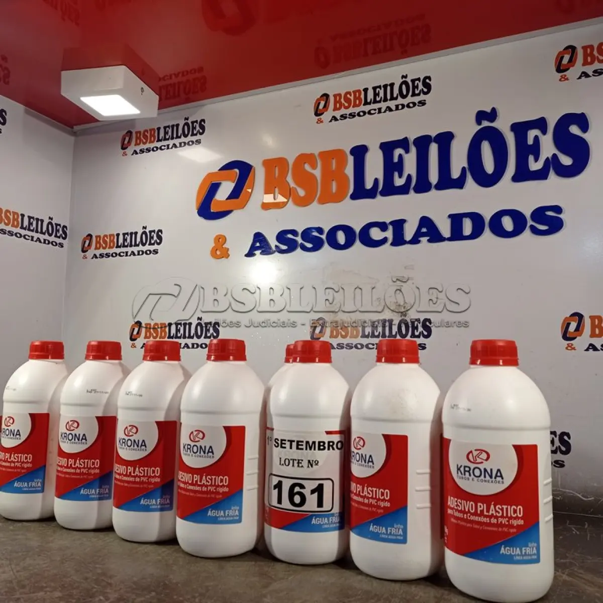 LOTE 161 - 08 TUBOS DE ADESIVO PLÁSTICO PARA TUBOS E CONEXÕES DE PVC RÍGIDO LINHA ÁGUA FRIA 850G. (NO ESTADO) ATENÇÃO! FAZER A VISITAÇÃO ANTES DE ARREMATAR, NÃO SABEMOS SE FUNCIONA. LEILÃO NÃO TEM GARANTIA E NEM DEVOLUÇÃO, SUJEITO A POSSÍVEIS AVARIAS VISÍVEIS/OCULTAS E/OU AUSÊNCIA DE COMPONENTES.