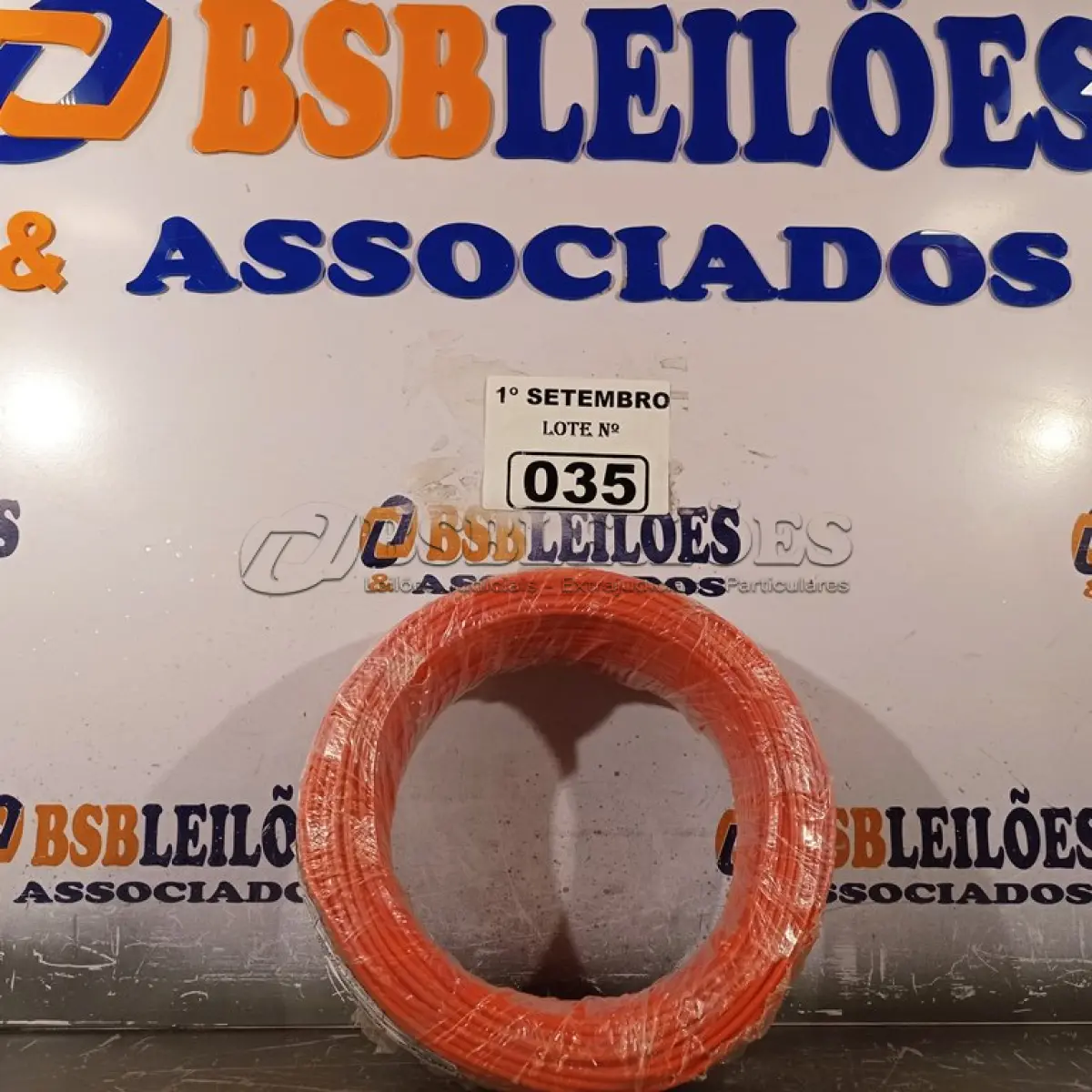 LOTE 035 - 01 ROLO DE CABO FLEXÍVEL 100M 2,5MM NA COR VERMELHA. (NO ESTADO) ATENÇÃO! FAZER A VISITAÇÃO ANTES DE ARREMATAR, NÃO SABEMOS SE FUNCIONA. LEILÃO NÃO TEM GARANTIA E NEM DEVOLUÇÃO, SUJEITO A POSSÍVEIS AVARIAS VISÍVEIS/OCULTAS E/OU AUSÊNCIA DE COMPONENTES.