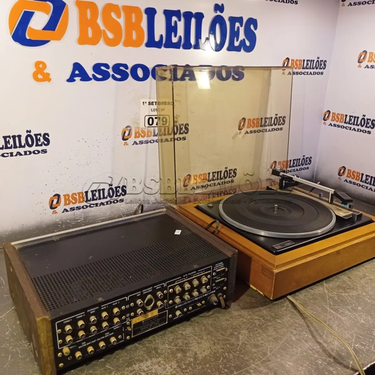 LOTE 079 - 01 TOCA DISCOS E 01 AMPLIFICADOR KENWOOD MODELO KA-4002A. (NO ESTADO) ATENÇÃO! FAZER A VISITAÇÃO ANTES DE ARREMATAR, NÃO SABEMOS SE FUNCIONA. LEILÃO NÃO TEM GARANTIA E NEM DEVOLUÇÃO, SUJEITO A POSSÍVEIS AVARIAS VISÍVEIS/OCULTAS E/OU AUSÊNCIA DE COMPONENTES.