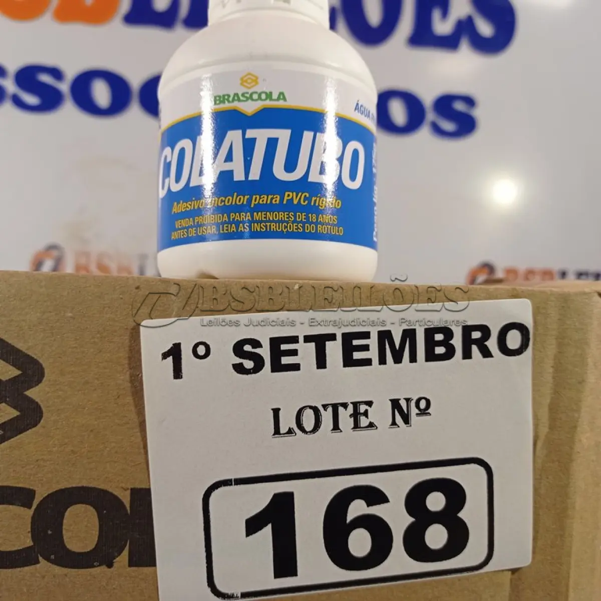LOTE 168 - 03 CAIXAS COM COLA TUBO ST 175G COM 15 FRASCOS CADA. (NO ESTADO) ATENÇÃO! FAZER A VISITAÇÃO ANTES DE ARREMATAR, NÃO SABEMOS SE FUNCIONA. LEILÃO NÃO TEM GARANTIA E NEM DEVOLUÇÃO, SUJEITO A POSSÍVEIS AVARIAS VISÍVEIS/OCULTAS E/OU AUSÊNCIA DE COMPONENTES.