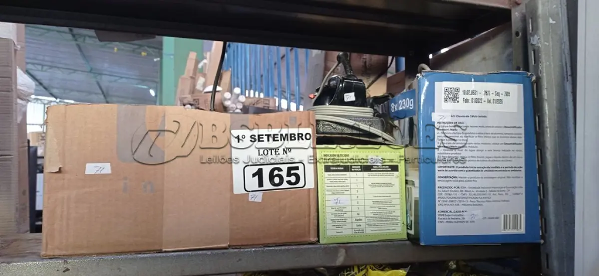 LOTE 165 - 02 FERROS DE PASSAR ROUPAS, VÁRIAS RÉGUAS ELÉTRICAS E SECADORES DE CABELO MARCAS E MODELOS DIVERSOS. (NO ESTADO) ATENÇÃO! FAZER A VISITAÇÃO ANTES DE ARREMATAR, NÃO SABEMOS SE FUNCIONA. LEILÃO NÃO TEM GARANTIA E NEM DEVOLUÇÃO, SUJEITO A POSSÍVEIS AVARIAS VISÍVEIS/OCULTAS E/OU AUSÊNCIA DE COMPONENTES.