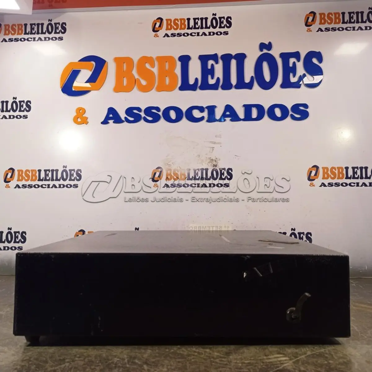 LOTE 152 - 01 GAVETA PARA CAIXA. (NO ESTADO) ATENÇÃO! FAZER A VISITAÇÃO ANTES DE ARREMATAR, NÃO SABEMOS SE FUNCIONA. LEILÃO NÃO TEM GARANTIA E NEM DEVOLUÇÃO, SUJEITO A POSSÍVEIS AVARIAS VISÍVEIS/OCULTAS E/OU AUSÊNCIA DE COMPONENTES.