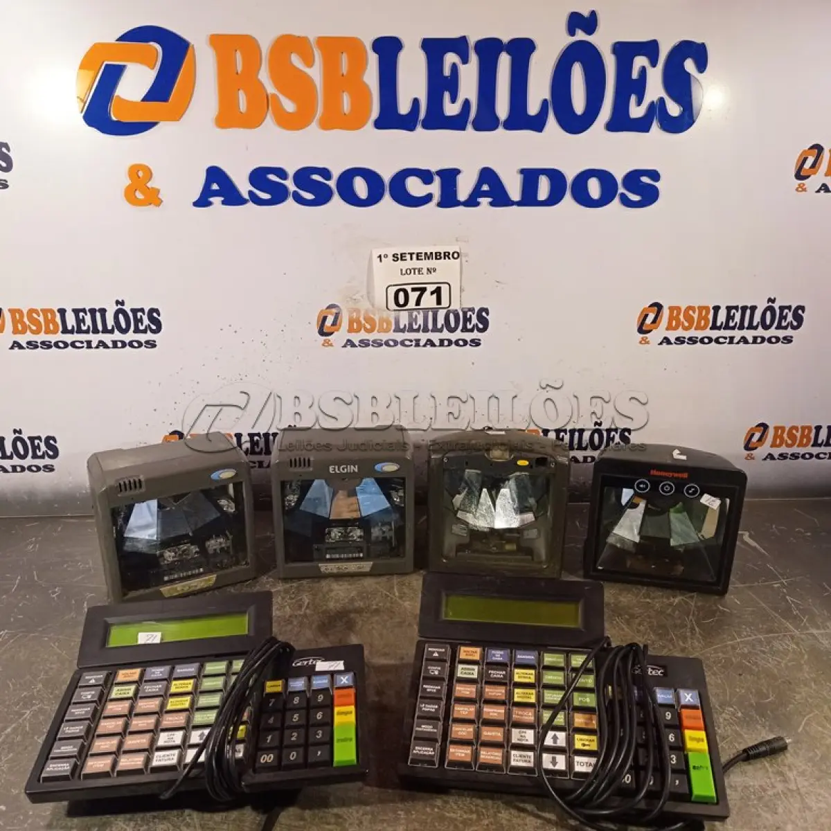 LOTE 071 - 04 LEITORES DE CÓDIGO DE BARRAS E 02 TECLADOS PARA CAIXA DE SUPERMERCADO. (NO ESTADO) ATENÇÃO! FAZER A VISITAÇÃO ANTES DE ARREMATAR, NÃO SABEMOS SE FUNCIONA. LEILÃO NÃO TEM GARANTIA E NEM DEVOLUÇÃO, SUJEITO A POSSÍVEIS AVARIAS VISÍVEIS/OCULTAS E/OU AUSÊNCIA DE COMPONENTES.