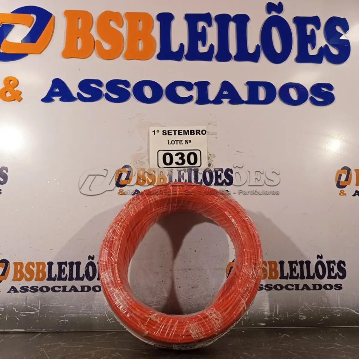 LOTE 030 - 01 ROLO DE CABO FLEXÍVEL 100M 2,5MM NA COR VERMELHA. (NO ESTADO) ATENÇÃO! FAZER A VISITAÇÃO ANTES DE ARREMATAR, NÃO SABEMOS SE FUNCIONA. LEILÃO NÃO TEM GARANTIA E NEM DEVOLUÇÃO, SUJEITO A POSSÍVEIS AVARIAS VISÍVEIS/OCULTAS E/OU AUSÊNCIA DE COMPONENTES.