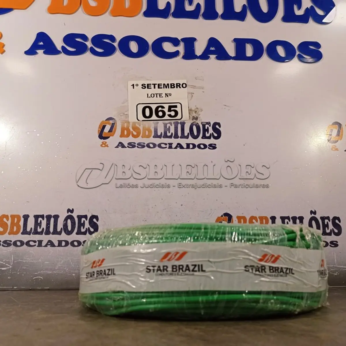 LOTE 065 - 01 ROLO DE CABO FLEXÍVEL 100M 4MM NA COR VERDE. (NO ESTADO) ATENÇÃO! FAZER A VISITAÇÃO ANTES DE ARREMATAR, NÃO SABEMOS SE FUNCIONA. LEILÃO NÃO TEM GARANTIA E NEM DEVOLUÇÃO, SUJEITO A POSSÍVEIS AVARIAS VISÍVEIS/OCULTAS E/OU AUSÊNCIA DE COMPONENTES.