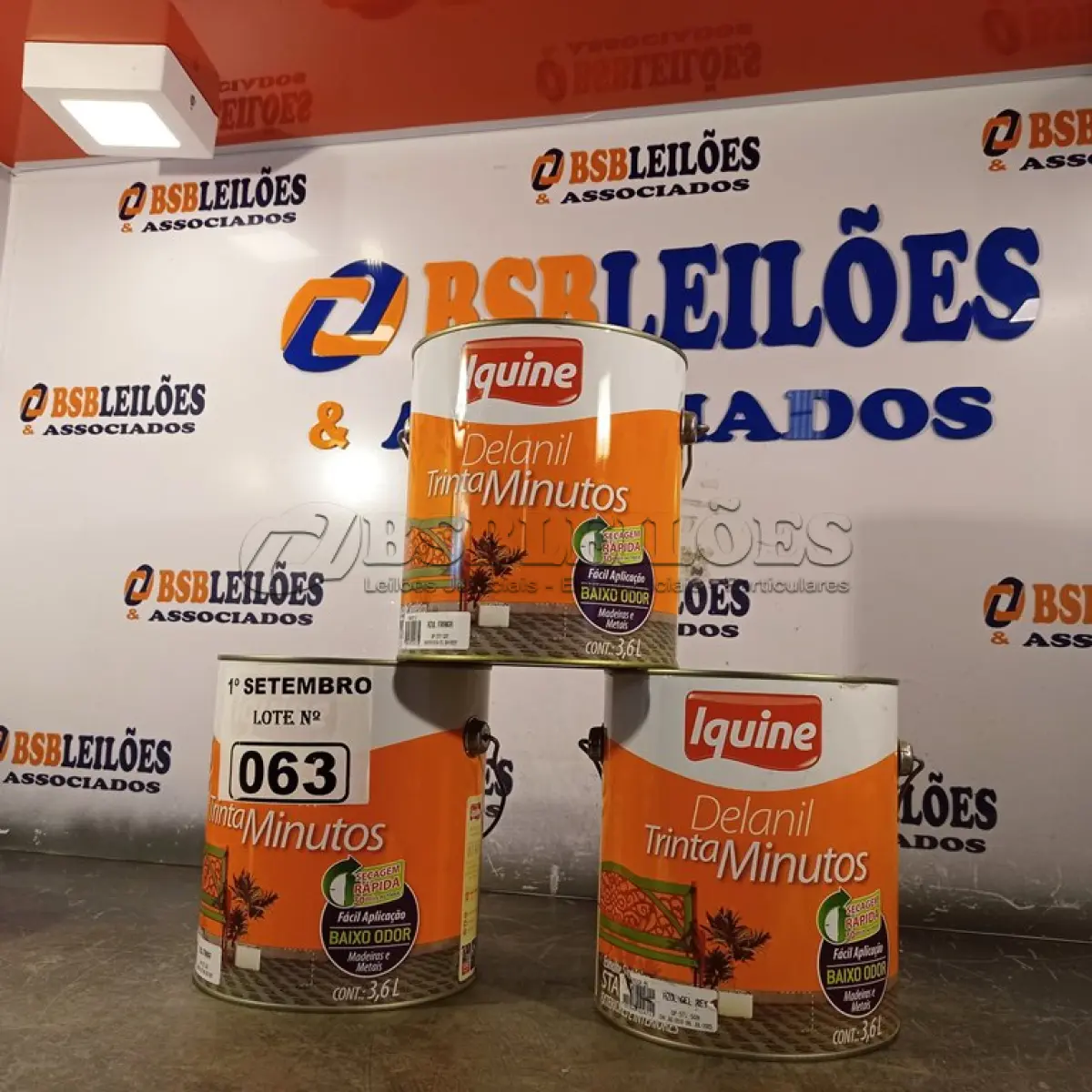 LOTE 063 - 03 GALÕES DE ESMALTE SINTÉTICO IQUINE 3,6L SENDO 02 NA COR AZUL FRANÇA E 01 NA COR AZUL DEL REY. (NO ESTADO) ATENÇÃO! FAZER A VISITAÇÃO ANTES DE ARREMATAR, NÃO SABEMOS SE FUNCIONA. LEILÃO NÃO TEM GARANTIA E NEM DEVOLUÇÃO, SUJEITO A POSSÍVEIS AVARIAS VISÍVEIS/OCULTAS E/OU AUSÊNCIA DE COMPONENTES.