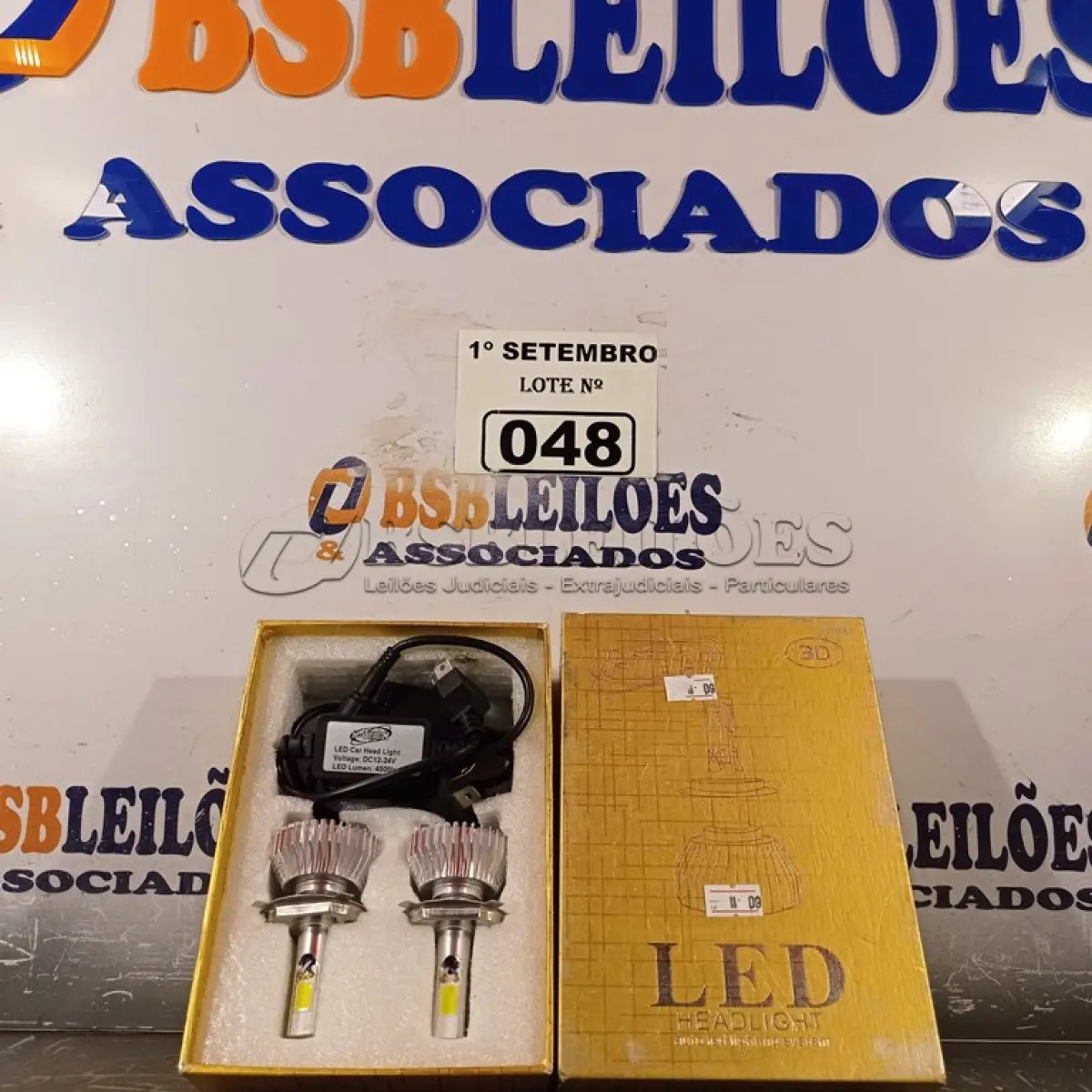 LOTE 048 - 01 PAR DE LÂMPADAS AUTOMOTIVA DE LED. (NO ESTADO) ATENÇÃO! FAZER A VISITAÇÃO ANTES DE ARREMATAR, NÃO SABEMOS SE FUNCIONA. LEILÃO NÃO TEM GARANTIA E NEM DEVOLUÇÃO, SUJEITO A POSSÍVEIS AVARIAS VISÍVEIS/OCULTAS E/OU AUSÊNCIA DE COMPONENTES.