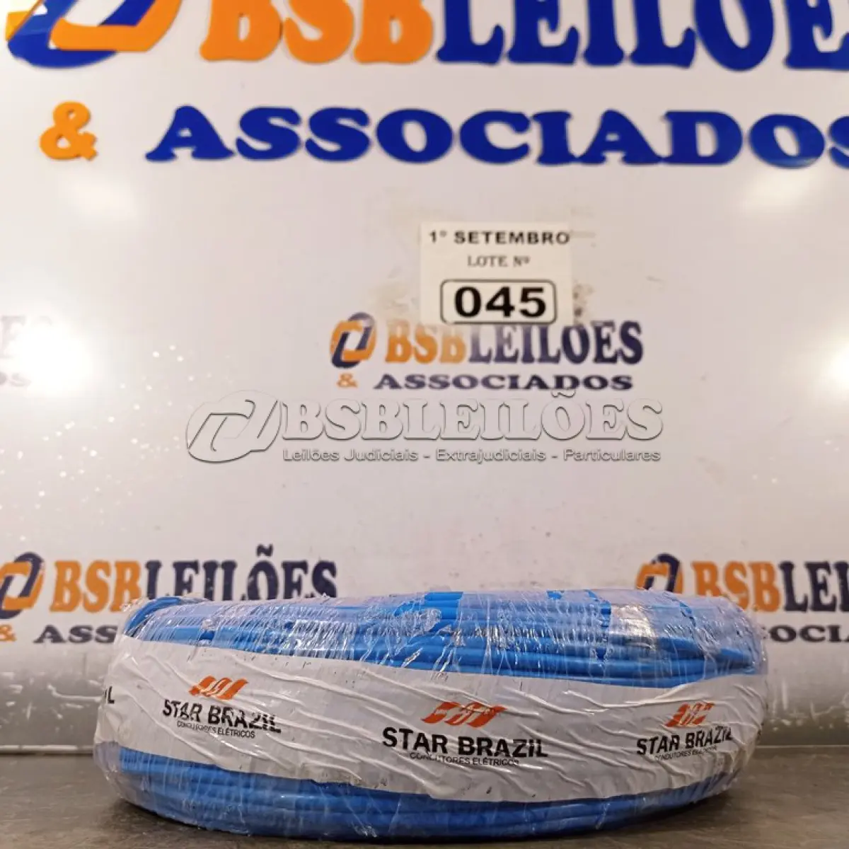 LOTE 045 - 01 ROLO DE CABO FLEXÍVEL 100M 4MM NA COR AZUL. (NO ESTADO) ATENÇÃO! FAZER A VISITAÇÃO ANTES DE ARREMATAR, NÃO SABEMOS SE FUNCIONA. LEILÃO NÃO TEM GARANTIA E NEM DEVOLUÇÃO, SUJEITO A POSSÍVEIS AVARIAS VISÍVEIS/OCULTAS E/OU AUSÊNCIA DE COMPONENTES.