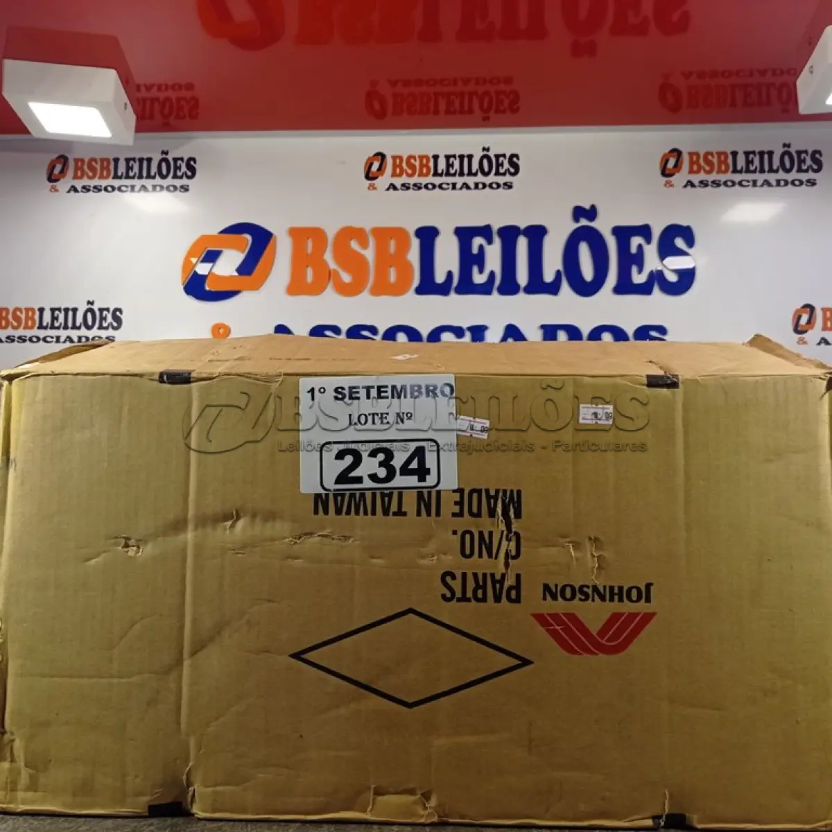 LOTE 234 - 01 MOTOR ELÉTRICO JOHNSON 3.2HP MODELO JM02-002 CORRENTE CONTINUA DC. (NO ESTADO) ATENÇÃO! FAZER A VISITAÇÃO ANTES DE ARREMATAR, NÃO SABEMOS SE FUNCIONA. LEILÃO NÃO TEM GARANTIA E NEM DEVOLUÇÃO, SUJEITO A POSSÍVEIS AVARIAS VISÍVEIS/OCULTAS E/OU AUSÊNCIA DE COMPONENTES.