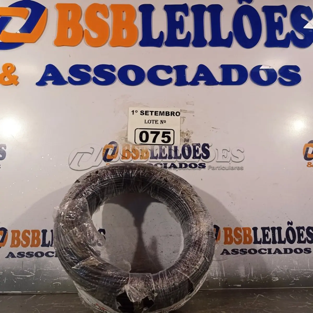 LOTE 075 - 01 ROLO DE CABO FLEXÍVEL 100M 2,5MM NA COR PRETA. (NO ESTADO) ATENÇÃO! FAZER A VISITAÇÃO ANTES DE ARREMATAR, NÃO SABEMOS SE FUNCIONA. LEILÃO NÃO TEM GARANTIA E NEM DEVOLUÇÃO, SUJEITO A POSSÍVEIS AVARIAS VISÍVEIS/OCULTAS E/OU AUSÊNCIA DE COMPONENTES.