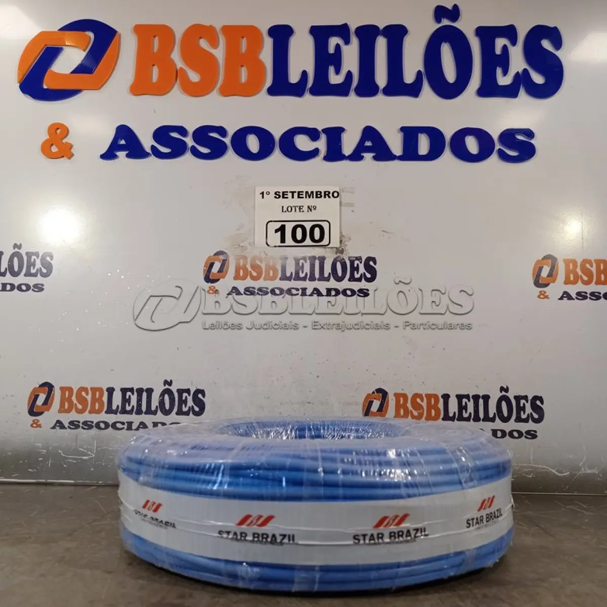 LOTE 100 - 01 ROLO DE CABO FLEXÍVEL 100M 10MM NA COR AZUL. (NO ESTADO) ATENÇÃO! FAZER A VISITAÇÃO ANTES DE ARREMATAR, NÃO SABEMOS SE FUNCIONA. LEILÃO NÃO TEM GARANTIA E NEM DEVOLUÇÃO, SUJEITO A POSSÍVEIS AVARIAS VISÍVEIS/OCULTAS E/OU AUSÊNCIA DE COMPONENTES.