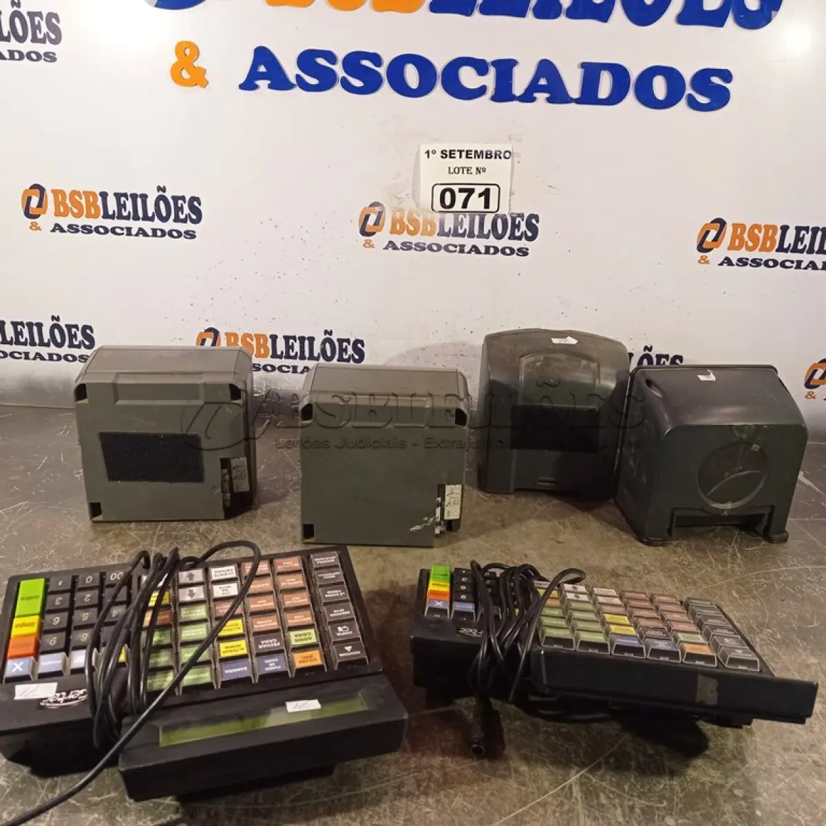 LOTE 071 - 04 LEITORES DE CÓDIGO DE BARRAS E 02 TECLADOS PARA CAIXA DE SUPERMERCADO. (NO ESTADO) ATENÇÃO! FAZER A VISITAÇÃO ANTES DE ARREMATAR, NÃO SABEMOS SE FUNCIONA. LEILÃO NÃO TEM GARANTIA E NEM DEVOLUÇÃO, SUJEITO A POSSÍVEIS AVARIAS VISÍVEIS/OCULTAS E/OU AUSÊNCIA DE COMPONENTES.