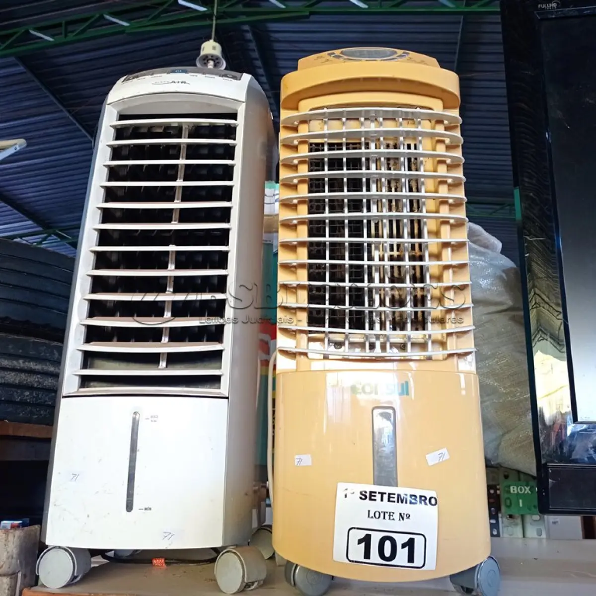 LOTE 101 - 02 CLIMATIZADORES MARCAS E MODELOS DIVERSOS. (NO ESTADO) ATENÇÃO! FAZER A VISITAÇÃO ANTES DE ARREMATAR, NÃO SABEMOS SE FUNCIONA. LEILÃO NÃO TEM GARANTIA E NEM DEVOLUÇÃO, SUJEITO A POSSÍVEIS AVARIAS VISÍVEIS/OCULTAS E/OU AUSÊNCIA DE COMPONENTES.