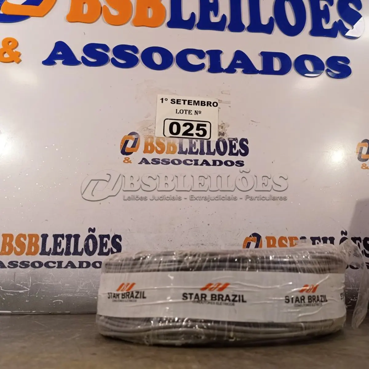 LOTE 025 - 01 ROLO DE CABO FLEXÍVEL 100M 2,5MM NA COR CINZA. (NO ESTADO) ATENÇÃO! FAZER A VISITAÇÃO ANTES DE ARREMATAR, NÃO SABEMOS SE FUNCIONA. LEILÃO NÃO TEM GARANTIA E NEM DEVOLUÇÃO, SUJEITO A POSSÍVEIS AVARIAS VISÍVEIS/OCULTAS E/OU AUSÊNCIA DE COMPONENTES.