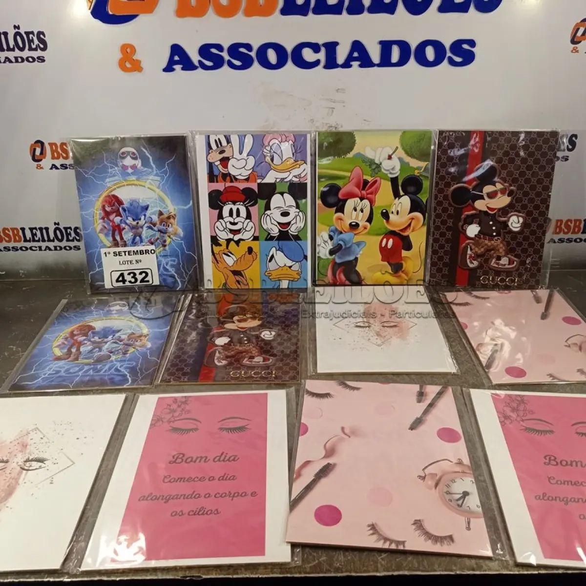 LOTE 432 - 12 QUADROS DECORATIVOS DIVERSOS. (NO ESTADO) ATENÇÃO! FAZER A VISITAÇÃO ANTES DE ARREMATAR, NÃO SABEMOS SE FUNCIONA. LEILÃO NÃO TEM GARANTIA E NEM DEVOLUÇÃO, SUJEITO A POSSÍVEIS AVARIAS VISÍVEIS/OCULTAS E/OU AUSÊNCIA DE COMPONENTES.