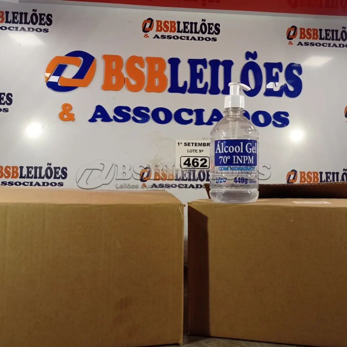 LOTE 462 - 02 CAIXAS COM FRASCOS DE ÁLCOOL EM GEL 70% COM 12 UNIDADES DE 440G CADA. (NO ESTADO) ATENÇÃO! FAZER A VISITAÇÃO ANTES DE ARREMATAR, NÃO SABEMOS SE FUNCIONA. LEILÃO NÃO TEM GARANTIA E NEM DEVOLUÇÃO, SUJEITO A POSSÍVEIS AVARIAS VISÍVEIS/OCULTAS E/OU AUSÊNCIA DE COMPONENTES.