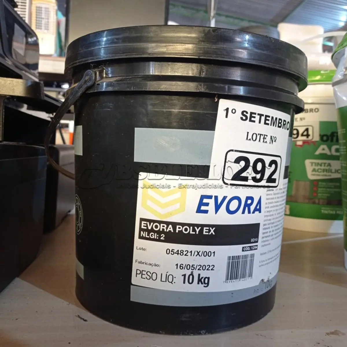 LOTE 292 - 01 BALDE DE GRAXA EVORA POLY EX NLGI:2 10 KG. (NO ESTADO) ATENÇÃO! FAZER A VISITAÇÃO ANTES DE ARREMATAR, NÃO SABEMOS SE FUNCIONA. LEILÃO NÃO TEM GARANTIA E NEM DEVOLUÇÃO, SUJEITO A POSSÍVEIS AVARIAS VISÍVEIS/OCULTAS E/OU AUSÊNCIA DE COMPONENTES.