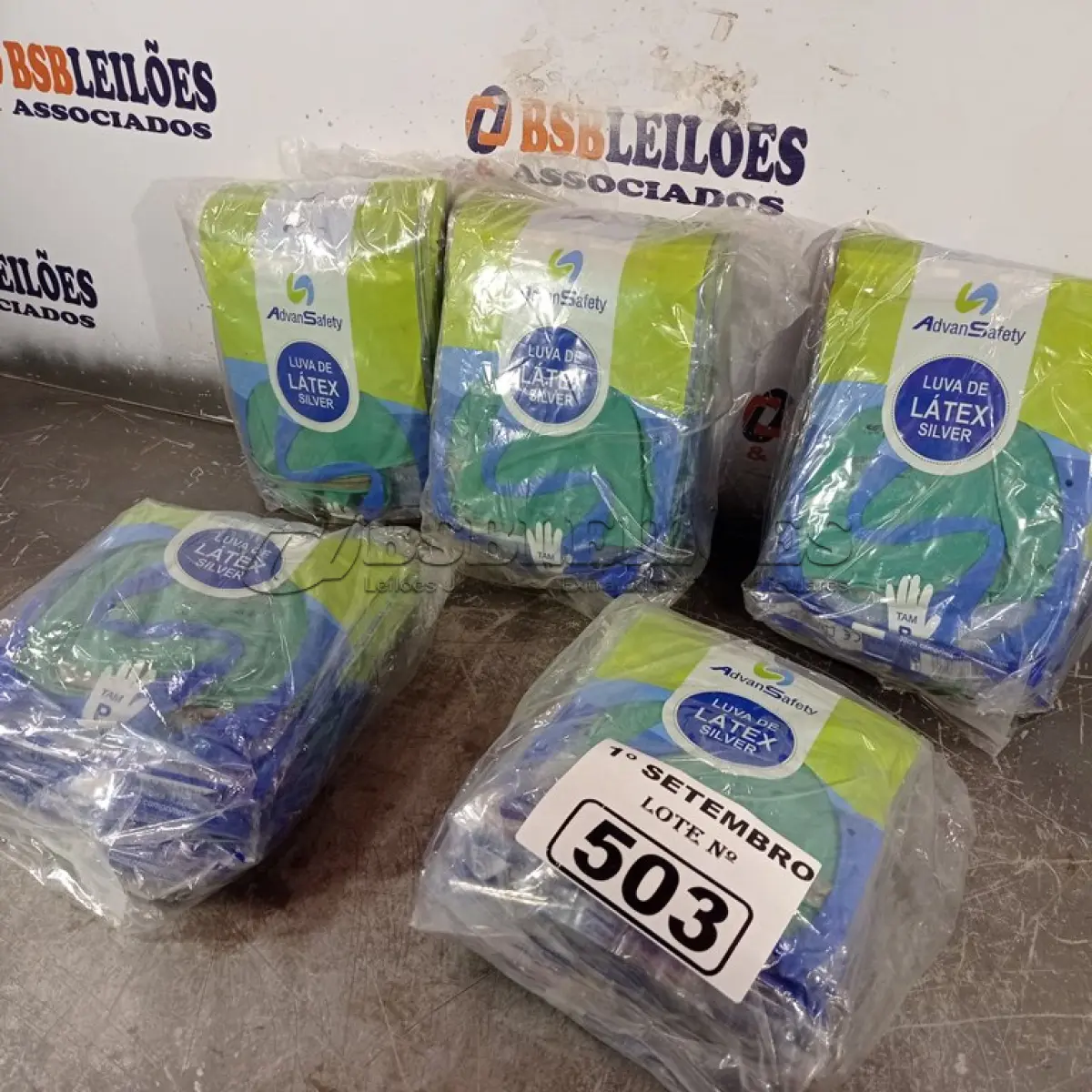 LOTE 503 - 05 PACOTES DE LUVAS DE LÁTEX SILVER TAMANHO “P”. (NO ESTADO) ATENÇÃO! FAZER A VISITAÇÃO ANTES DE ARREMATAR, NÃO SABEMOS SE FUNCIONA. LEILÃO NÃO TEM GARANTIA E NEM DEVOLUÇÃO, SUJEITO A POSSÍVEIS AVARIAS VISÍVEIS/OCULTAS E/OU AUSÊNCIA DE COMPONENTES.