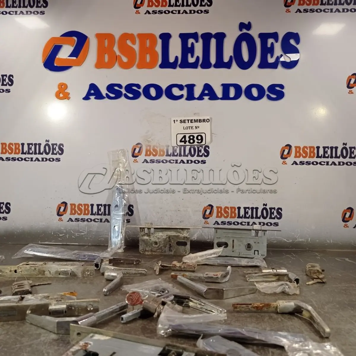 LOTE 489 - 01 LOTE COM VÁRIAS FECHADURAS MARCAS E MODELOS DIVERSOS. (NO ESTADO) ATENÇÃO! FAZER A VISITAÇÃO ANTES DE ARREMATAR, NÃO SABEMOS SE FUNCIONA. LEILÃO NÃO TEM GARANTIA E NEM DEVOLUÇÃO, SUJEITO A POSSÍVEIS AVARIAS VISÍVEIS/OCULTAS E/OU AUSÊNCIA DE COMPONENTES.