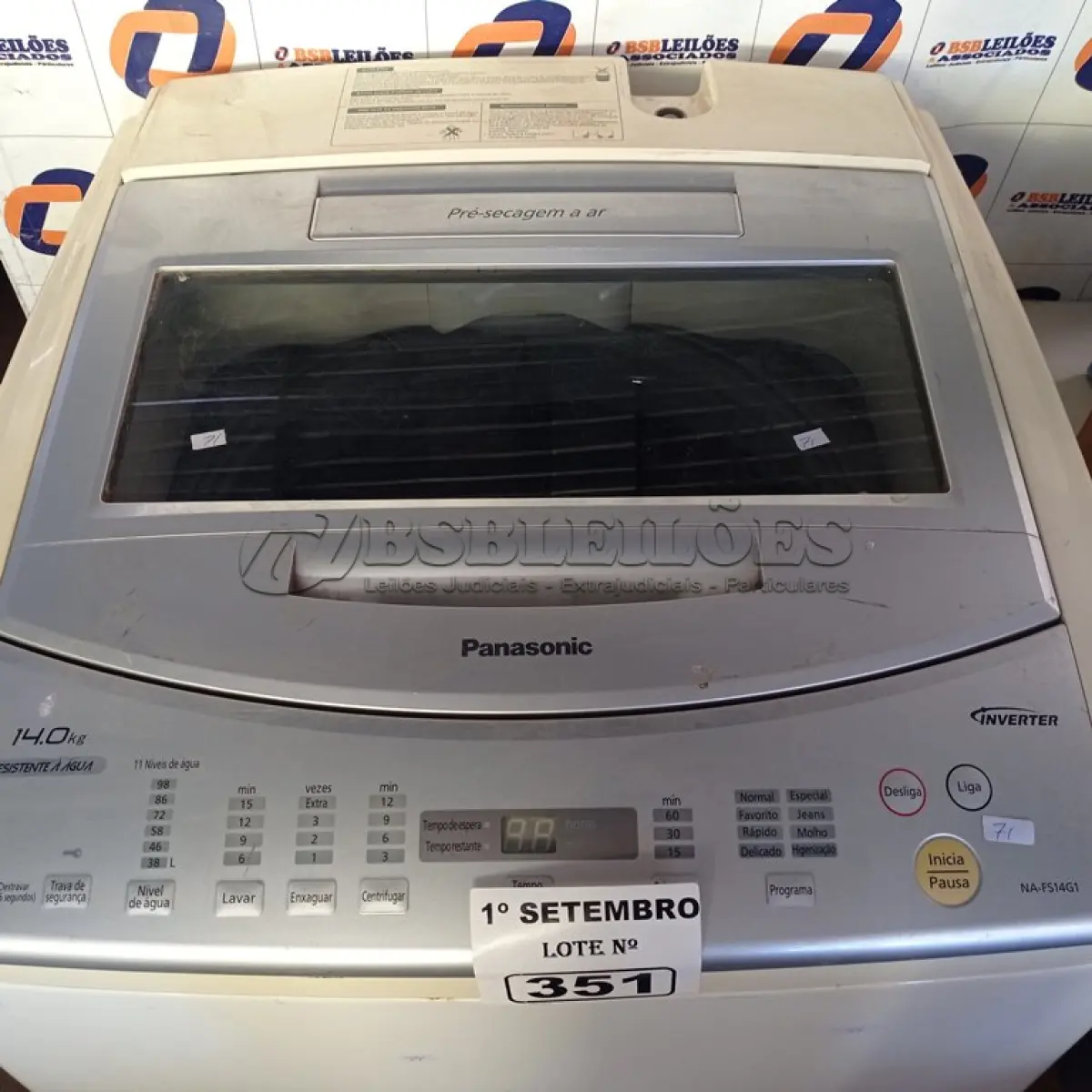 LOTE 351 - 01 MÁQUINA DE LAVAR ROUPAS MARCA PANASONIC CAPACIDADE 14KG 220V. (NO ESTADO) ATENÇÃO! FAZER A VISITAÇÃO ANTES DE ARREMATAR, NÃO SABEMOS SE FUNCIONA. LEILÃO NÃO TEM GARANTIA E NEM DEVOLUÇÃO, SUJEITO A POSSÍVEIS AVARIAS VISÍVEIS/OCULTAS E/OU AUSÊNCIA DE COMPONENTES.