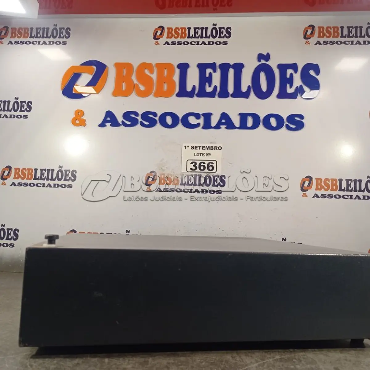 LOTE 366 - 01 GAVETA PARA CAIXA. (NO ESTADO) ATENÇÃO! FAZER A VISITAÇÃO ANTES DE ARREMATAR, NÃO SABEMOS SE FUNCIONA. LEILÃO NÃO TEM GARANTIA E NEM DEVOLUÇÃO, SUJEITO A POSSÍVEIS AVARIAS VISÍVEIS/OCULTAS E/OU AUSÊNCIA DE COMPONENTES.