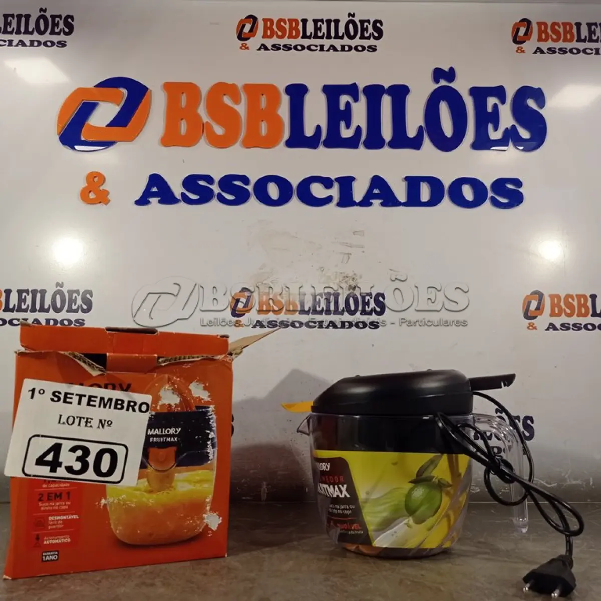 LOTE 430 - 01 ESPREMEDOR FRUITMAX MALLORY 1,20L DE CAPACIDADE 127V. (NO ESTADO) ATENÇÃO! FAZER A VISITAÇÃO ANTES DE ARREMATAR, NÃO SABEMOS SE FUNCIONA. LEILÃO NÃO TEM GARANTIA E NEM DEVOLUÇÃO, SUJEITO A POSSÍVEIS AVARIAS VISÍVEIS/OCULTAS E/OU AUSÊNCIA DE COMPONENTES.