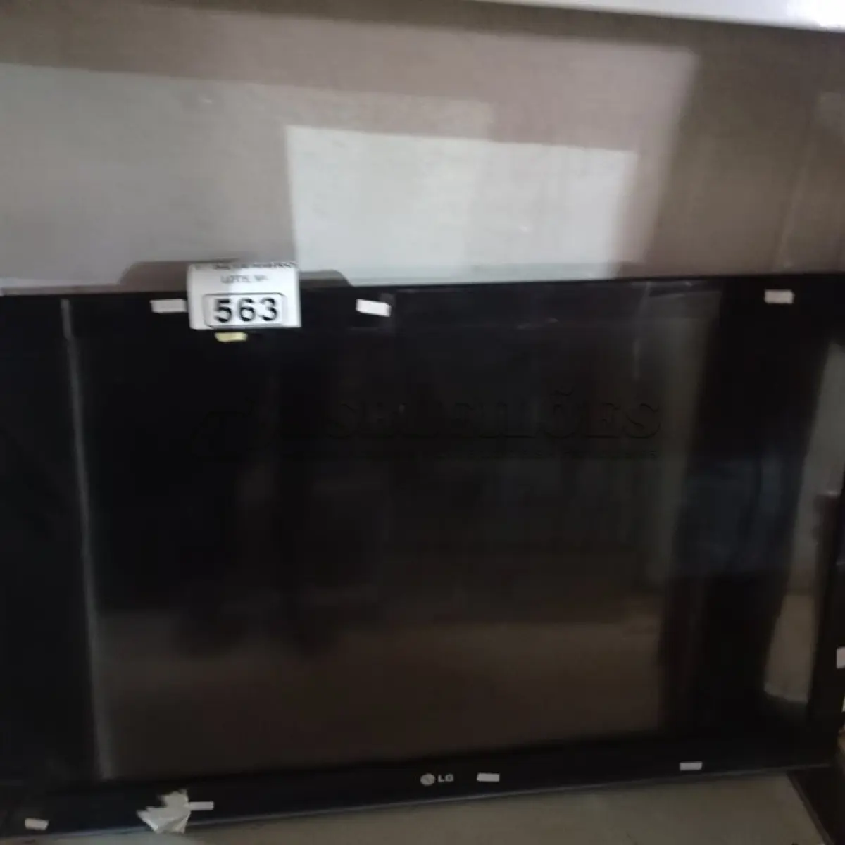 LOTE 563 - 01 TV MARCA LG PARA RETIRADA DE PEÇAS. (NO ESTADO) ATENÇÃO! FAZER A VISITAÇÃO ANTES DE ARREMATAR, NÃO SABEMOS SE FUNCIONA. LEILÃO NÃO TEM GARANTIA E NEM DEVOLUÇÃO, SUJEITO A POSSÍVEIS AVARIAS VISÍVEIS/OCULTAS E/OU AUSÊNCIA DE COMPONENTES.
