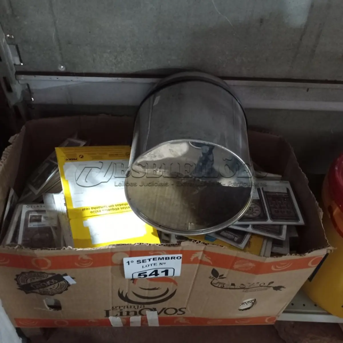 LOTE 541 - 01 LOTE COM VÁRIAS PELÍCULAS, ETIQUETAS ADESIVAS E 01 LIXEIRA. (NO ESTADO) ATENÇÃO! FAZER A VISITAÇÃO ANTES DE ARREMATAR, NÃO SABEMOS SE FUNCIONA. LEILÃO NÃO TEM GARANTIA E NEM DEVOLUÇÃO, SUJEITO A POSSÍVEIS AVARIAS VISÍVEIS/OCULTAS E/OU AUSÊNCIA DE COMPONENTES.