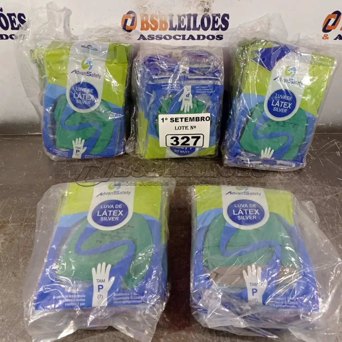 LOTE 327 - 05 PACOTES DE LUVAS DE LÁTEX SILVER TAMANHO “P”. (NO ESTADO) ATENÇÃO! FAZER A VISITAÇÃO ANTES DE ARREMATAR, NÃO SABEMOS SE FUNCIONA. LEILÃO NÃO TEM GARANTIA E NEM DEVOLUÇÃO, SUJEITO A POSSÍVEIS AVARIAS VISÍVEIS/OCULTAS E/OU AUSÊNCIA DE COMPONENTES.
