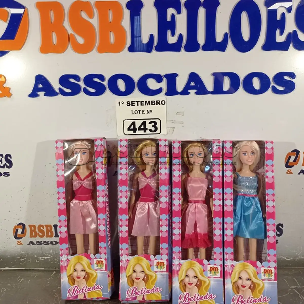 LOTE 443 - 04 BONECAS BELINDA. (NO ESTADO) ATENÇÃO! FAZER A VISITAÇÃO ANTES DE ARREMATAR, NÃO SABEMOS SE FUNCIONA. LEILÃO NÃO TEM GARANTIA E NEM DEVOLUÇÃO, SUJEITO A POSSÍVEIS AVARIAS VISÍVEIS/OCULTAS E/OU AUSÊNCIA DE COMPONENTES.