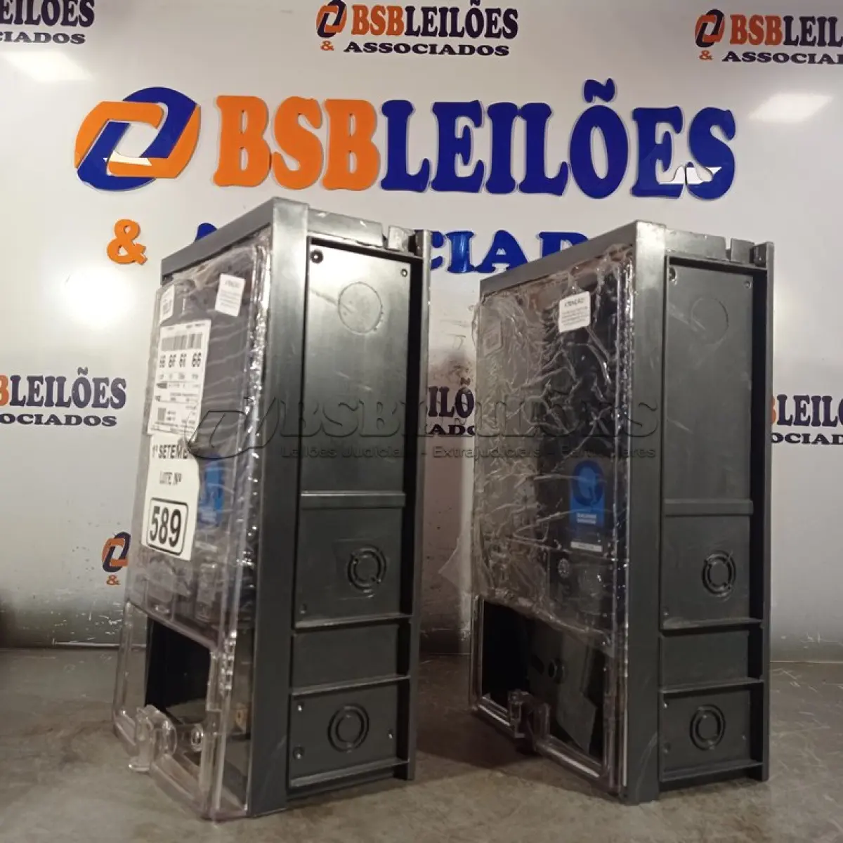 LOTE 589 - 02 QUADROS PARA MEDIDOR DE ENERGIA. (NO ESTADO) ATENÇÃO! FAZER A VISITAÇÃO ANTES DE ARREMATAR, NÃO SABEMOS SE FUNCIONA. LEILÃO NÃO TEM GARANTIA E NEM DEVOLUÇÃO, SUJEITO A POSSÍVEIS AVARIAS VISÍVEIS/OCULTAS E/OU AUSÊNCIA DE COMPONENTES.