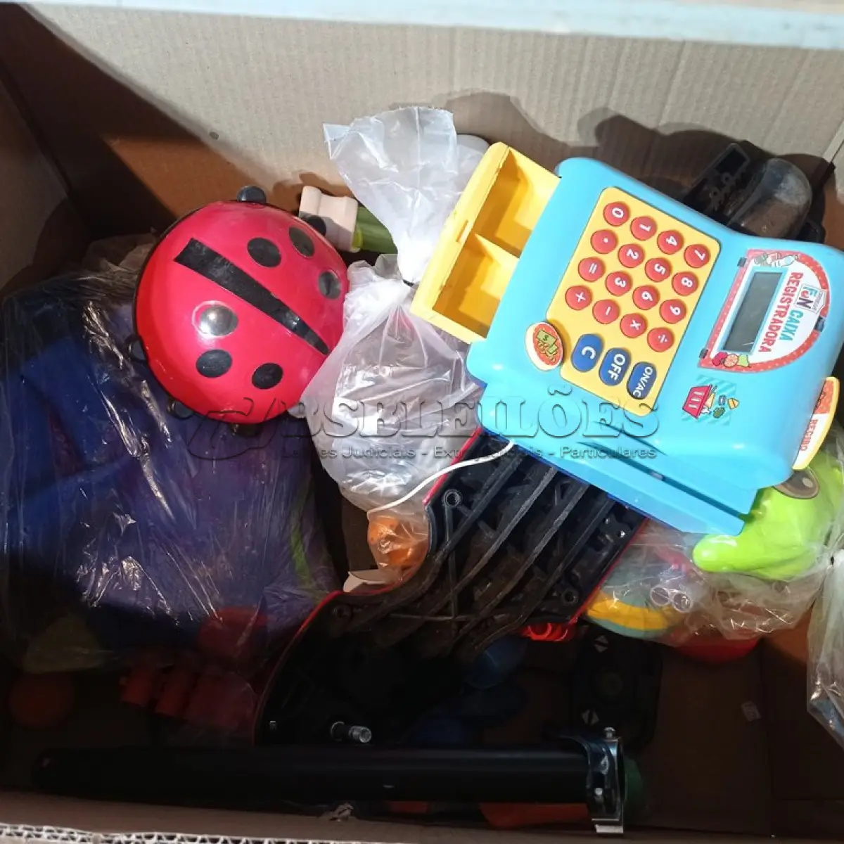 LOTE 580 - 01 LOTE COM VÁRIOS BRINQUEDOS INCOMPLETOS. (NO ESTADO) ATENÇÃO! FAZER A VISITAÇÃO ANTES DE ARREMATAR, NÃO SABEMOS SE FUNCIONA. LEILÃO NÃO TEM GARANTIA E NEM DEVOLUÇÃO, SUJEITO A POSSÍVEIS AVARIAS VISÍVEIS/OCULTAS E/OU AUSÊNCIA DE COMPONENTES.