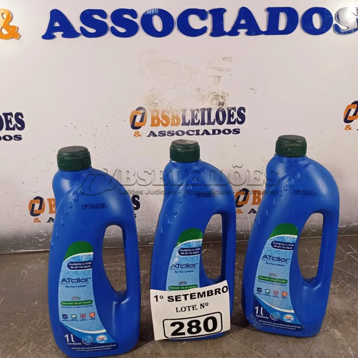 LOTE 280 - 03 LITROS DE ATCLLOR, PH+ ELEVADOR DE PH LIQUIDO PARA TODOS OS TIPOS DE PISCINAS. (NO ESTADO) ATENÇÃO! FAZER A VISITAÇÃO ANTES DE ARREMATAR, NÃO SABEMOS SE FUNCIONA. LEILÃO NÃO TEM GARANTIA E NEM DEVOLUÇÃO, SUJEITO A POSSÍVEIS AVARIAS VISÍVEIS/OCULTAS E/OU AUSÊNCIA DE COMPONENTES.